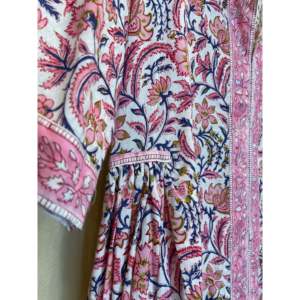 Vestido Kurta Bordado Bhopali para Días de Verano - Product Image 2
