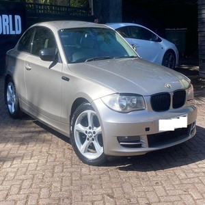 BMW Série 1 2.0 d'occasion 2010 (conduite à gauche/droite) - Product Image 1