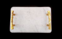 Plateau de service rectangulaire moderne en marbre blanc écologique avec poignées en laiton doré à motif feuille pour fêtes et événements