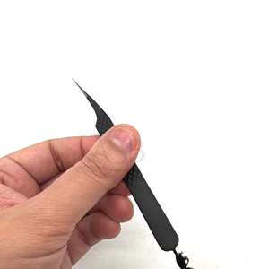 Pinzas Profesionales Rectas con Dije de Bad Bunny, Acabado Negro Mate, Personalizables, de Acero Inoxidable, Instrumentos de Belleza Profesionales - Product Image 6