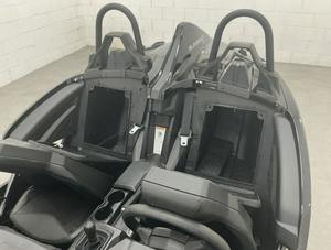 POLARIS SLINGSHOT 2026 AUTODRIVE/MANUAL, Motocicleta Triciclo de Tres Ruedas con Motor de 4 Cilindros y 1997cc, ENVÍO GRATUITO - Product Image 3