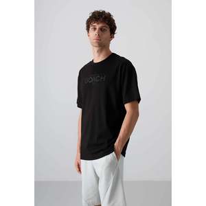 เสื้อยืดคอกลมโอเวอร์ไซส์พิมพ์ลายสำหรับผู้ชาย Tommylife Wholesale รุ่น 88329 สีดำ - BLACK - Product Image 3