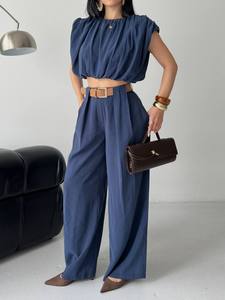 Ensemble deux pièces en satin pour femme, haut court sans manches et pantalon taille haute, bleu uni élégant, coupe ample avec ceinture, idéal printemps-été - Product Image 4