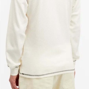 T-shirt à manches longues gaufré pour homme de haute qualité-Confortable, élégant et parfait pour les vêtements décontractés et les tenues de tous les jours - Product Image 3