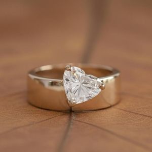 Nouvelle bague de fiançailles en forme de cœur avec diamant CVD, plaqué or 18 carats, certifiée IGI, bijoux tendance avec accents de diamants américains - Product Image 1