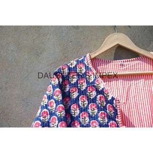 Chaqueta Larga de Algodón Orgánico Acolchada Reversible Ecológica Hecha a Mano para Mujer con Cierre de Botones Cubiertos, Regalo para las Fiestas - Product Image 4