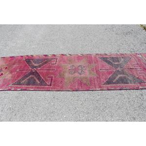 Tapis de 2,7 x 10,2 pieds, tapis turc Herki, tapis vintage en laine rouge avec bordure - Product Image 3