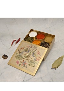 Caja de especias Masala Dabba de latón con tapa grabada con motivos florales, contenedor de almacenamiento de cocina hecho a mano con tapa, contenedores interiores y caja para especias - Product Image 2