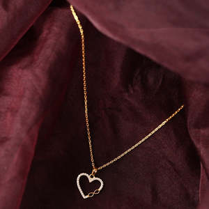 สร้อยคอจี้รูปหัวใจชุบโรเดียมแพลตตินัม ประดับด้วยเพทายและสีโรสโกลด์ - Product Image 2