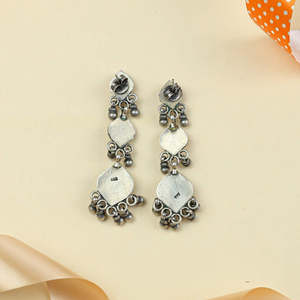 Pendientes de Plata Tridha 92.5 con Diseño Floral Ghunghroo, con Perlas, Diamantes y Turquesa, para Bodas y Fiestas - Product Image 4