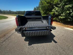 LUXURY RIDE 2025 Sierra 2500HD Denali 4x4 Turbodiesel V8 Downpour Metallic Système audio de hayon par KICKER - Product Image 4