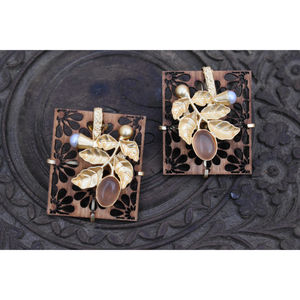 Bijoux en bois treanding fait à la main en laiton plaqué or pierre en bois boucles d'oreilles ethniques pour les filles et les femmes - Product Image 6