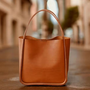 Timeless Heritage Bolso bandolera de cuero genuino con perfección artesanal - Product Image 1