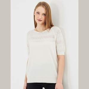Blusa de punto calado de manga corta para mujer - Suéter de primavera con cuello redondo y diseño hueco - Top de punto de ganchillo suave y transpirable para damas - Product Image 1
