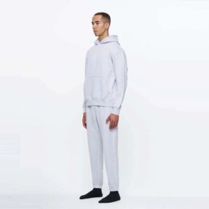 Trajes Deportivos IOTA para Hombre, Logotipo Personalizado, Impresión Puff, Estilo HipHop, Fabricación de Trajes Deportivos para Correr, Mejores Trajes Deportivos de Invierno para Hombre - Product Image 4