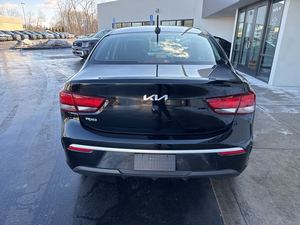 Kia Rio S 2023, Sedán con Tracción Delantera, Caja de Cambios Automática, Cámara Trasera, Asientos de Cuero, Colores Interiores Claros y Oscuros, Motor de 4L, Combustible Eléctrico, R16 - Product Image 2