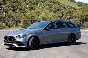Mercedes-AMG E-63 S Wagon 2023 con Techo Corredizo, Faros Delanteros, Cámara Trasera de 360°, Asientos Eléctricos - Product Image 4