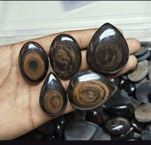 Cabochon en obsidienne cuivrée poli à la main, pierre précieuse en quartz cristallin en forme de poire, fourniture en gros pour la fabrication de bijoux - Product Image 1