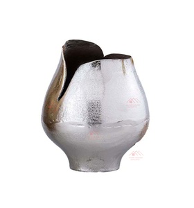 Ensemble de 3 vases en métal finition argent nickelé, vase décoratif de luxe pour la maison et support pour plantes - Product Image 1