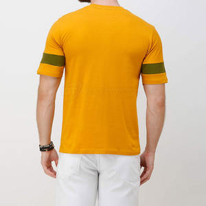 Ensemble T-shirt et short pour homme, tissu léger à séchage rapide, idéal pour la salle de sport et l'entraînement - Product Image 6