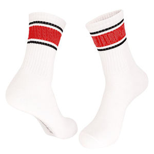 Calcetines Deportivos Blancos Personalizados para Jóvenes, Estilo Tobillero, Transpirables y Ecológicos con Logotipo en la Planta, para Tenis, Baloncesto y Equitación - Product Image 4