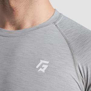 เสื้อกีฬา GA Sporty Slim Fit Compression ผ้าโพลีเอสเตอร์ถัก 100% สีเงินเทา สวมใส่สบาย ระบายอากาศได้ดี น้ำหนัก 180 กรัม มีโลโก้ - Product Image 5