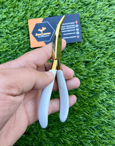 Pince d'extension de cheveux en acier inoxydable durable avec logo personnalisé en gros Outils d'extension de cheveux de haute qualité à deux trous avec aiguille et nez - Product Image 4