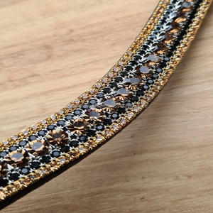 Productos Ecuestres de caballo curvo, banda de cuero para cejas de caballo con 5 filas de 18mm, cristales dorados y negros azabache ostentosos, precio al por mayor - Product Image 2