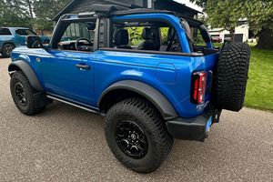 Bronco Wildtrak 2022 ~12,000 Millas, EcoBoost V6, 4WD, Paquete Sasquatch, Mayormente sin Modificaciones - Product Image 3