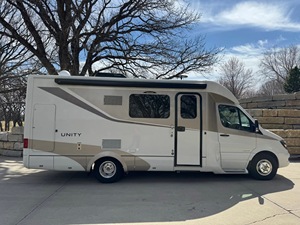 Autocaravana Versátil con Color Personalizado, Autocaravanas Metálicas con Diseño Interior de Lujo, Autocaravana para Acampar al Aire Libre - Product Image 3