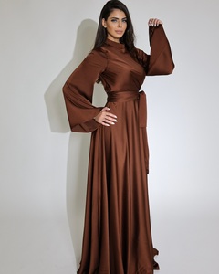 Abaya longue en satin de luxe en gros pour femmes, vêtements islamiques sur mesure, petite taille, inspirée de Dubaï, manches à volants, soie anti-froissement, faite à la main - Product Image 3