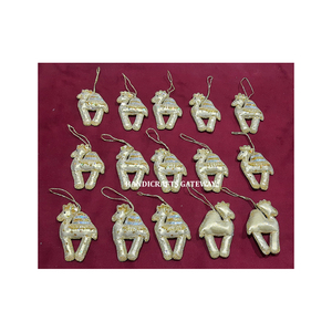 À la recherche de jolis ornements suspendus de Noël en forme de chameau avec broderie Zari et tissu fin perlé pour la décoration - Product Image 2