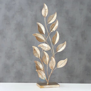 Décoration de table en forme de triangle unique pour la maison, l'hôtel, le bureau et les accessoires décoratifs en métal plaqué or Accessoires de décoration pour la maison - Product Image 3