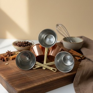 ชุดถ้วยตวงทองแดงและไม้ 5 ชิ้น ความจุ 60 มล. พร้อมความสามารถในการชั่งน้ำหนัก 80 มล. สำหรับการอบและการใช้งานในครัว - Product Image 1