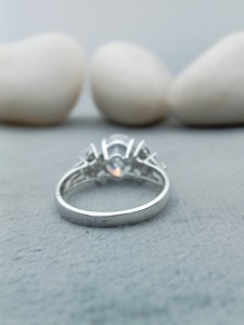 Anillo de Bodas de compromiso solitario de diseño de moda personalizable 100% VVS Moissanite 925 Sterling y oro de 14K/18K con regalo de diamantes - Product Image 3