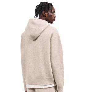 Sweat à capuche zippé en tricot beige avec emblème – Confortable et élégant pour hommes et femmes, idéal pour le quotidien et les tenues décontractées - Product Image 5