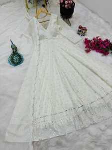 Stilvolle und elegante Frauen Party Wear Kleid Hose Dupatta Set Neuankömmling für Hochzeiten Großhandels preise Neueste Designs Kurti - Product Image 6