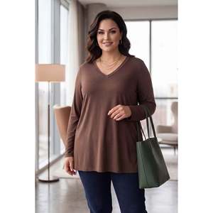 T-shirt grande taille à manches longues et col en V avec fentes latérales, marron - Product Image 1