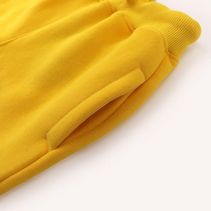 กางเกงจ็อกเกอร์เด็ก สวมใส่สบาย สีเหลือง ผ้าฝ้ายผสมโพลีเอสเตอร์ ผ้าฟลีซ เอวยางยืด มีกระเป๋าสองข้าง เป็นมิตรกับสิ่งแวดล้อม น้ำหนักเบา คุณภาพสูง - Product Image 3