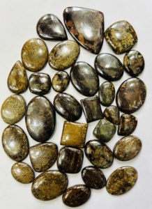 ขายส่งพลอยทริมูร์ติ เกรด AAA บรอนไซต์ธรรมชาติ ทรงหลังเบี้ย รูปทรงคละแบบ รับสั่งทำตามแบบ หินหลวมสำหรับทำเครื่องประดับ ผู้จัดจำหน่ายโดยบุคคลที่สาม - Product Image 4