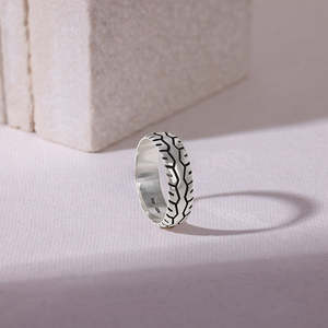 แหวนเงินอ็อกซิไดซ์ทันสมัยแนววินเทจแบบคลาสสิกสำหรับเขาชุบโรเดียมที่หนีบเป็นก้อนเปิดฟรีไซส์ซิงค์อัลลอย - Product Image 2