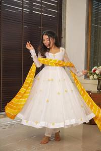 Charvi Tapestry Of Grace Regal Threads In Bloom Eching Echoing Ethnic <span class=keywords><strong>Fables</strong></span> (優雅に包まれた民族寓話) お祝いとスタイルの佐賀