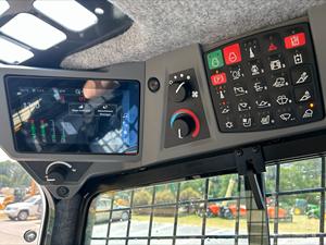 Cargador Frontal Compacto Usado John Deere 335 P 2024 con Motor Yanmar, Caja de Cambios y Bomba - Product Image 6