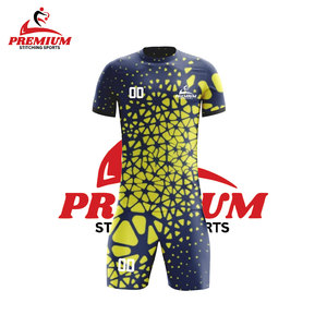 Uniforme de football respirant personnalisable avec technologie de séchage rapide et techniques de coupe automatisées - Product Image 6