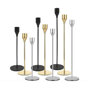 Ce bougeoir élégant et durable est fabriqué à partir d'aluminium moulé de haute qualité avec bougeoir fini or - Product Image 1