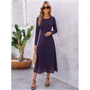 Vestido midi de crepé importado con cuello redondo y manga larga para mujer, con detalle floral cortado a láser, 37487 - Morado - Product Image 3