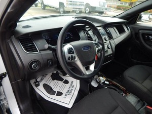 Venta de Ford Taurus Interceptor 2018, Sedán 4 Puertas, Turbo Automático, 25552 Millas, Interior Claro, Asientos de Cuero, Neumáticos R20, Control de Crucero Adaptativo - Product Image 3