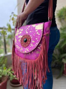 Sac à main élégant en fourrure de vache et cuir, sacs à bandoulière faits à la main - Product Image 2