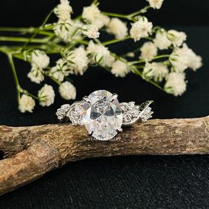 14K oro sólido 2,00 Ct Oval Moissanite Diamond Solitaire anillo de compromiso, Oval Cut Moissanite Diamond Solitaire Diamond Ring - Product Image 3