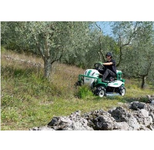 Cortadora de césped versátil OREC RM982F 4WD Rabbit para terrenos accidentados, con alta tracción y tracción en las cuatro ruedas para paisajes extremos. - Product Image 4
